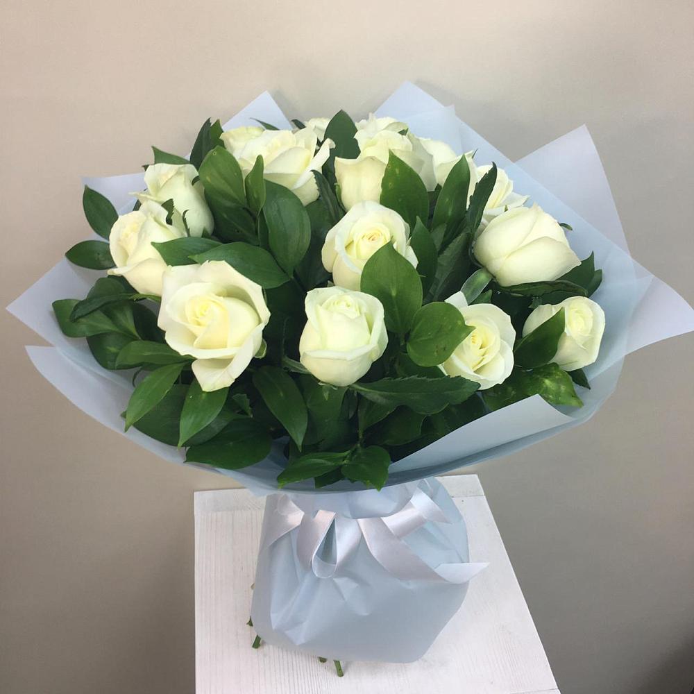 Букет 15 Белых роз Проуд в Хохлово