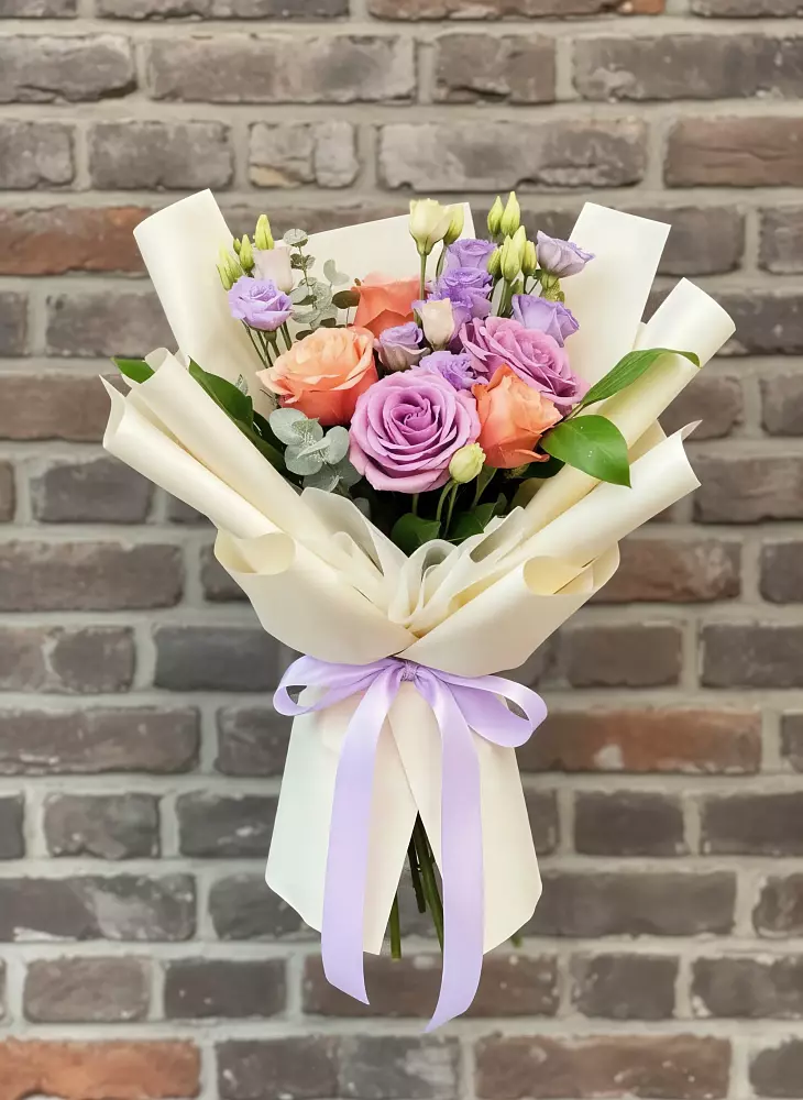 Букет цветов из: Лизиантусы и Розы в Хохлово