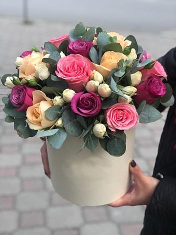Цветочная композиция из Розы в шляпной коробке в Хохлово