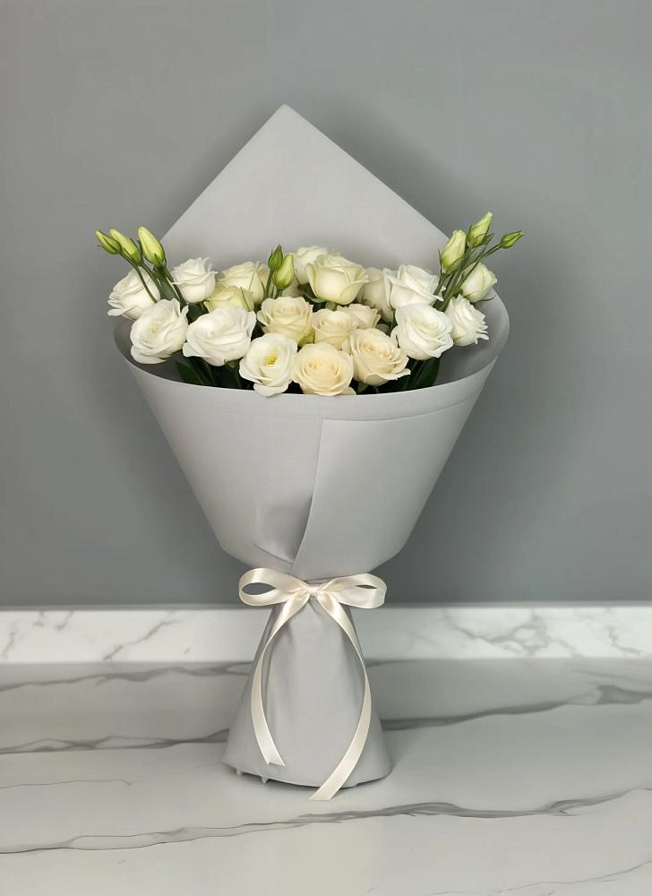 Букет цветов из: Розы и Лизиантусы в Хохлово