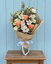 Букет цветов из:  Альстромерии, Лизиантусы, Розы и Хризантемы в Хохлово