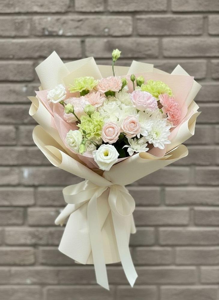 Букет цветов из: Гвоздики, Розы, Лизиантусы и Хризантемы в Хохлово