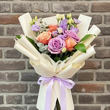 Букет цветов из:  Лизиантусы и Розы в Хохлово