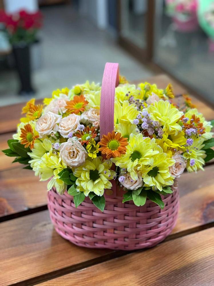 Цветочная композиция из Хризантемы и Розы в корзине в Хохлово