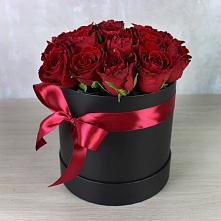 Цветочная композиция из Розы в шляпной коробке в Хохлово