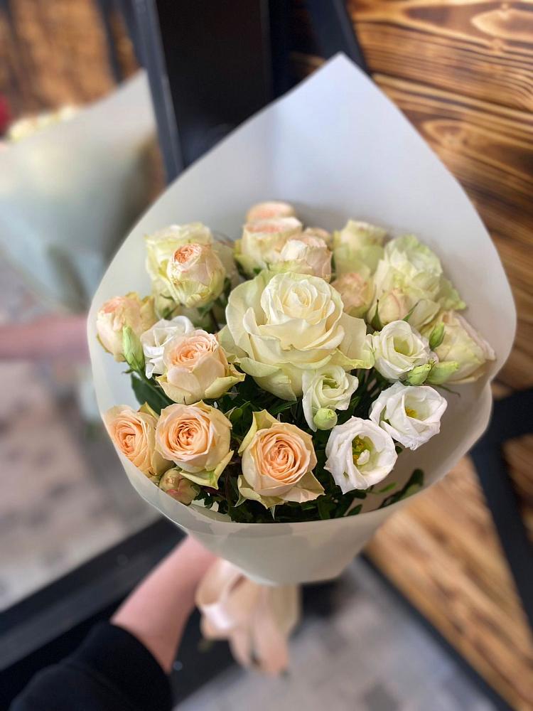 Букет цветов из: Розы и Лизиантусы в Хохлово